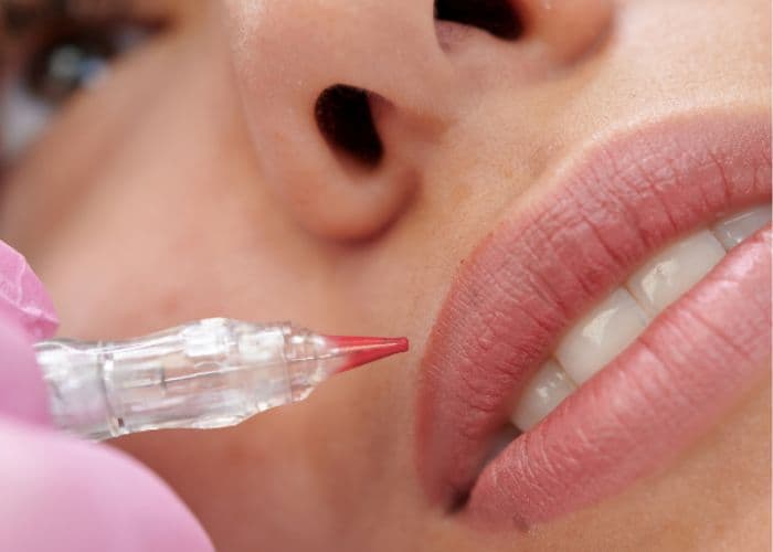 Lip definition permanent makeup treatment for enhanced lips